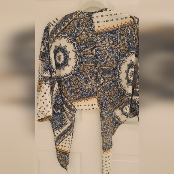 SHEIN VCAY Allover Print Batwing Sleeve Knot Detail Blouse Size Large - Picture 5 of 7